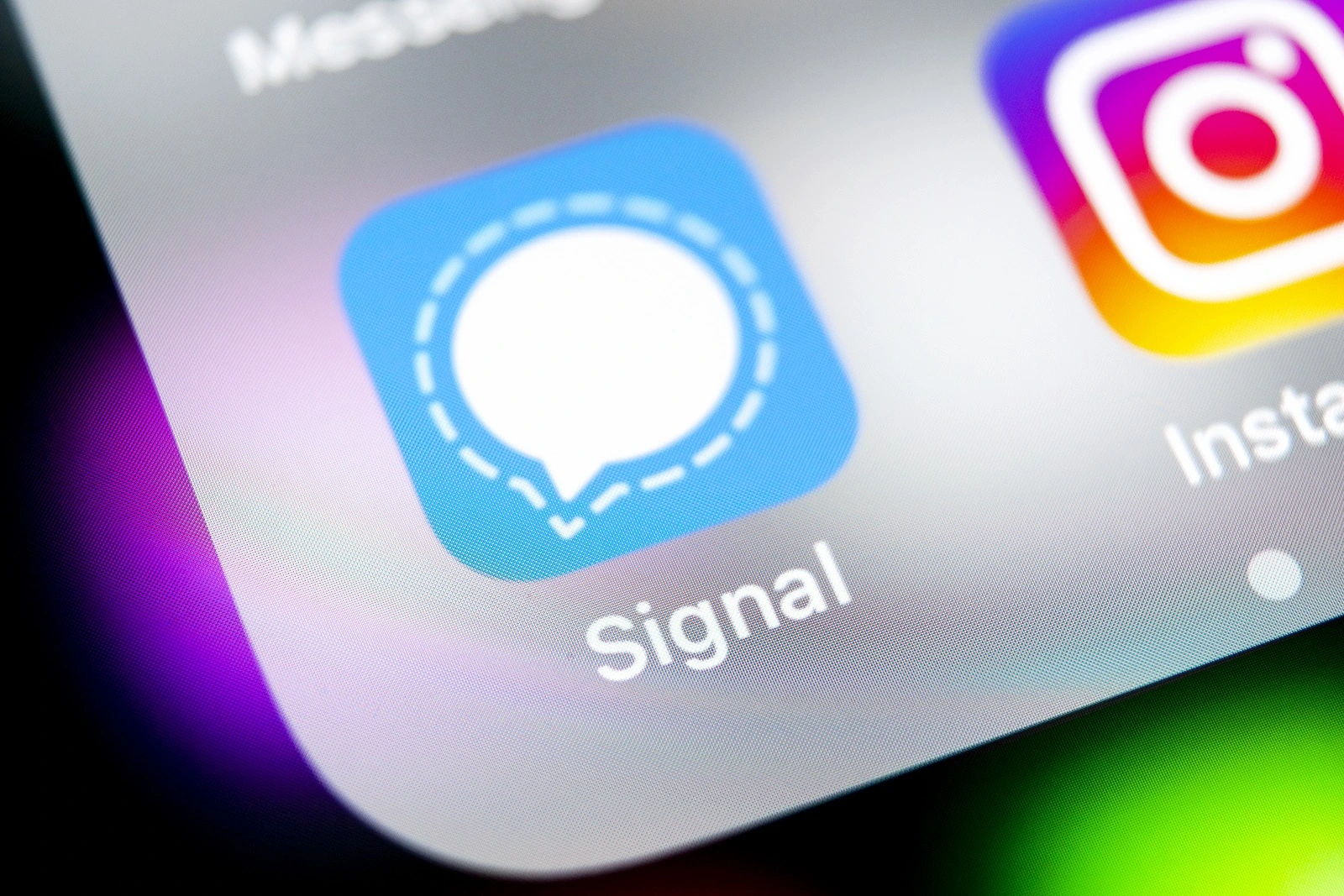 Sankt-Petersburg, Russia, August 10, 2018: Signal messenger application icon on Apple iPhone X smartphone screen close-up. Signal messenger app icon. Social media network.