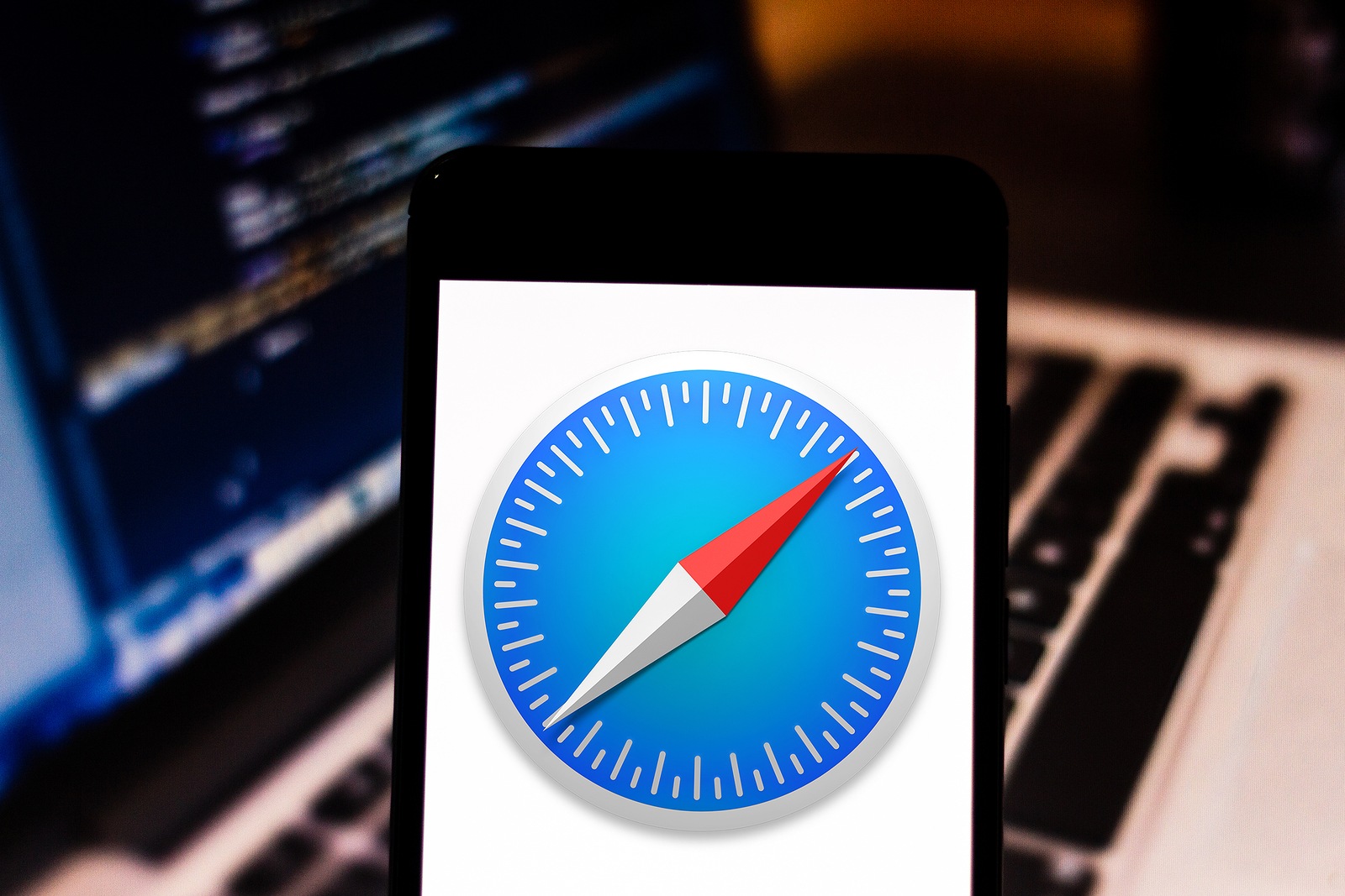 March 25, 2019, Brazil. Safari browser logo on your mobile device. Safari is a browser developed by Apple and included as the default browser for the Mac OS operating system.