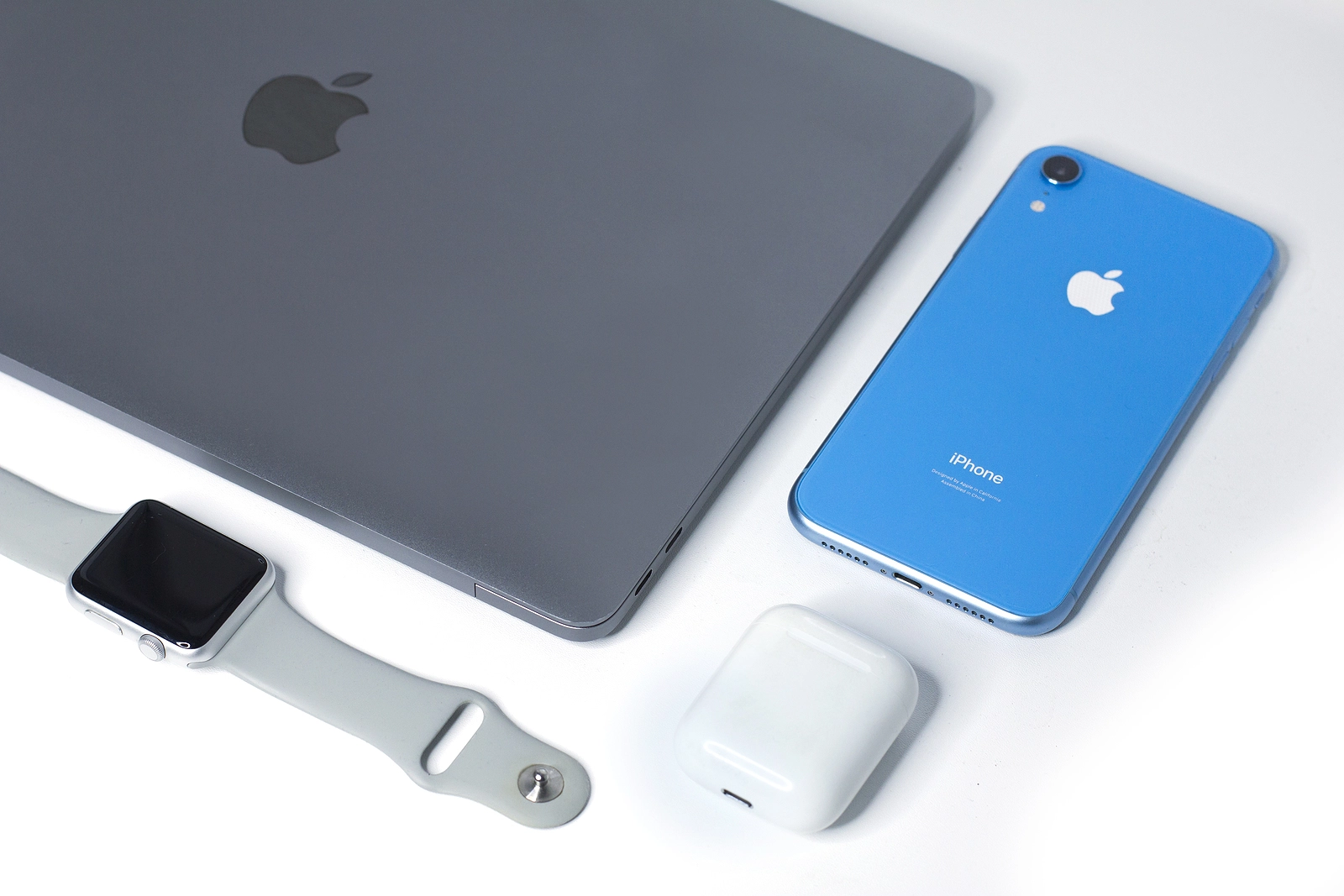 MacBook & iPhone