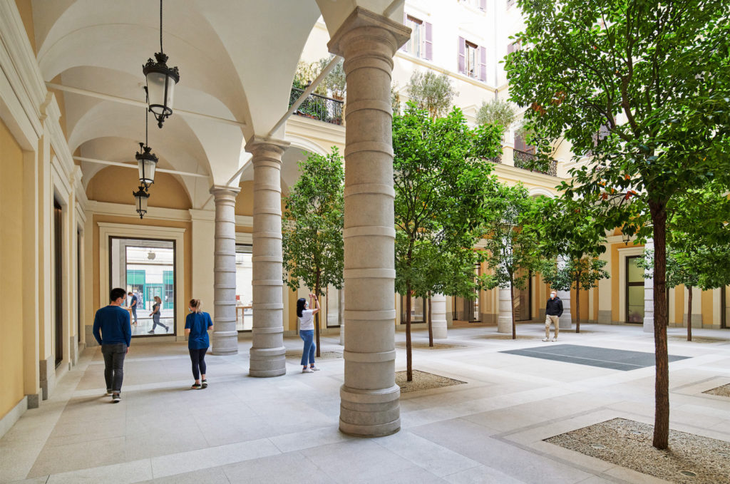 Apple Via del Corso Store