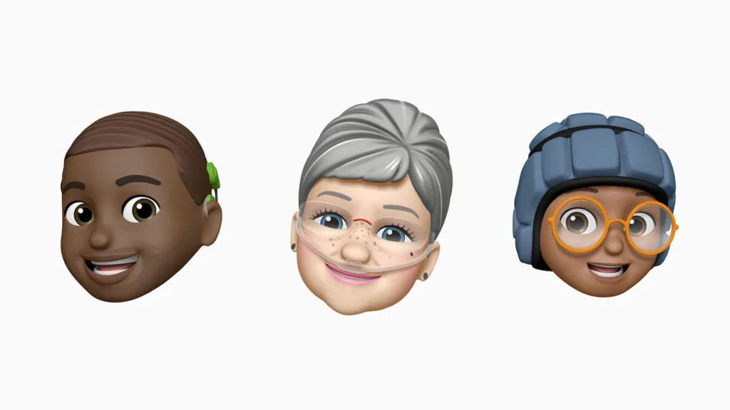 Memojis mit Barrierefreiheits-Features wie Cochlea-Implantat, Sauerstoffschlauch und weichem Helm