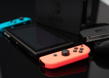 Nintendo Switch / Apple game console