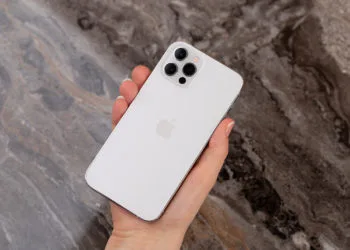 iPhone 13 A15