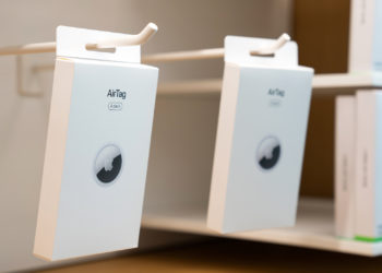 Changing the AirTag battery