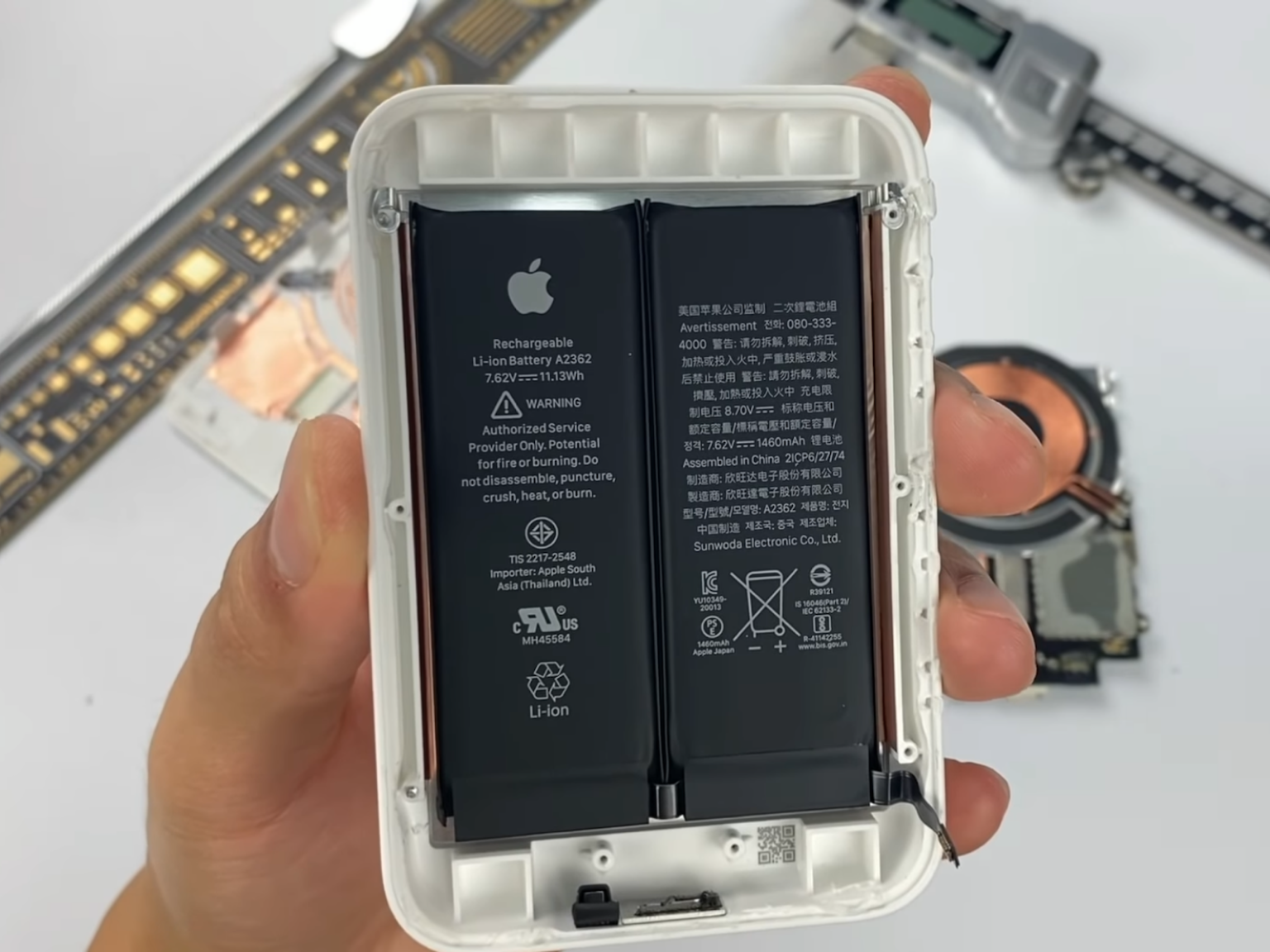 Apple MagSafe Battery Pack Teardown enthüllt Innenleben