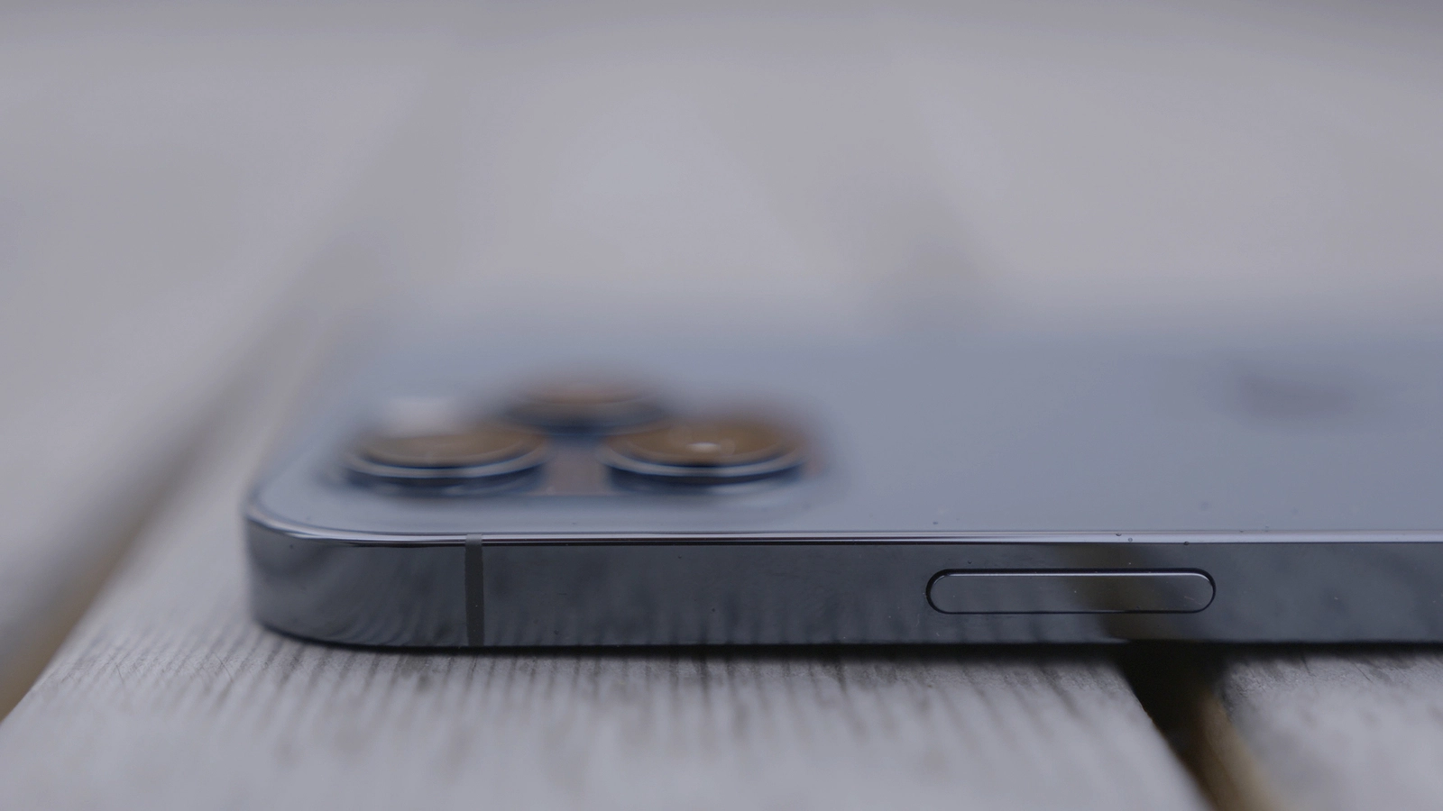 iPhone 14 Titan