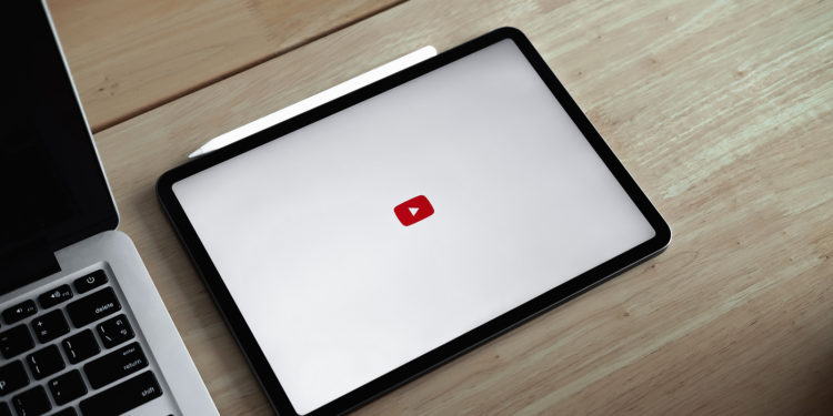 MacBook & iPad OLED display