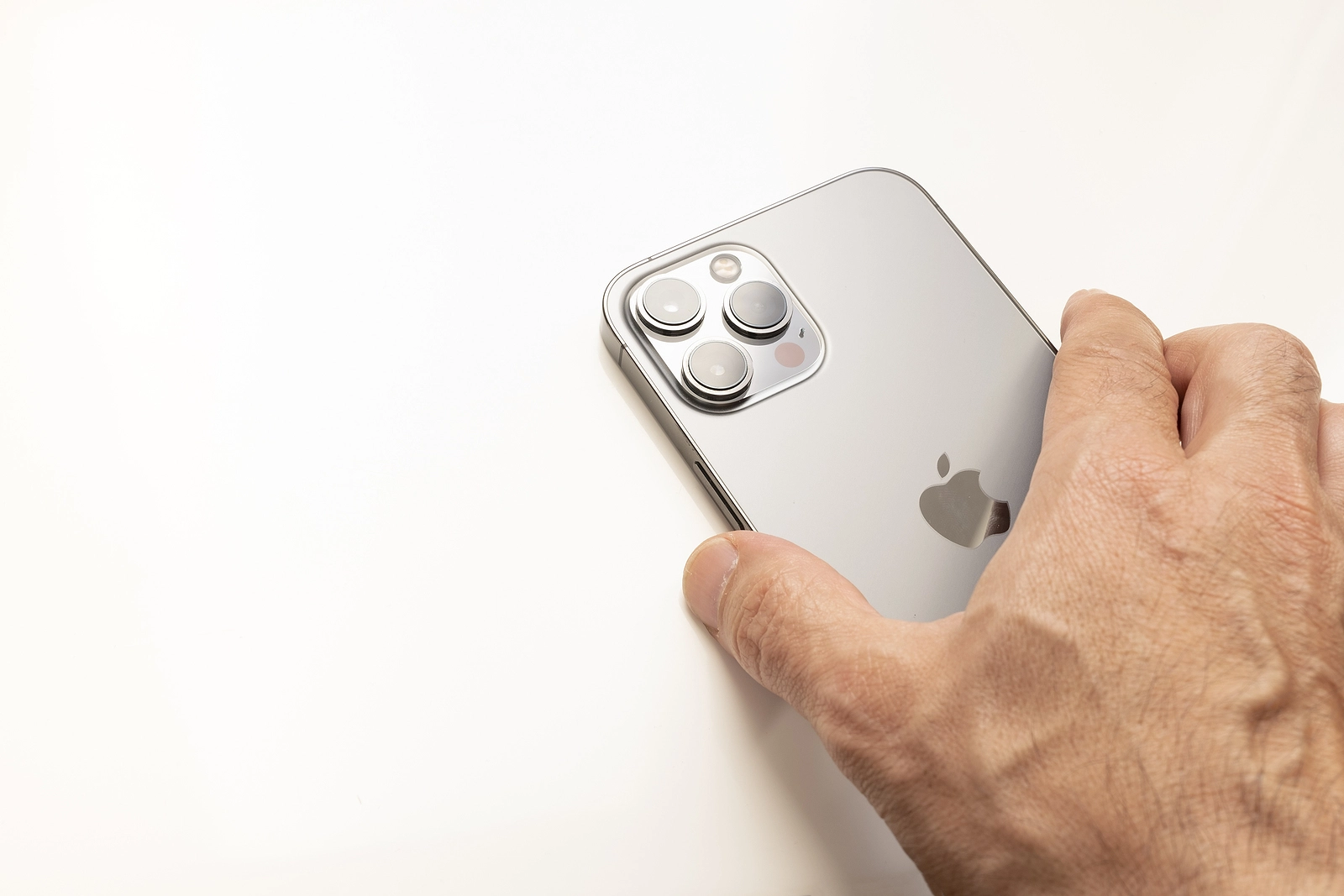 iPhone 13 LEO-Satellitenkommunikation