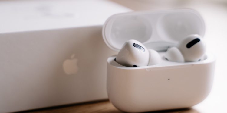iOS 15 Link AirPods to Apple ID