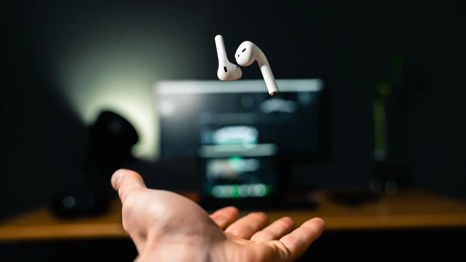 MacBook AirPods