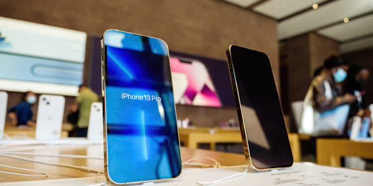 iPhone 13 Pro production costs
