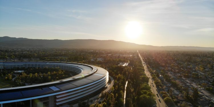 Apple antitrust case Spotify Q4/2021: Supply bottlenecks cost Apple $6 billion