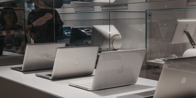 Last MacBook Pro with CD drive to land on vintage list