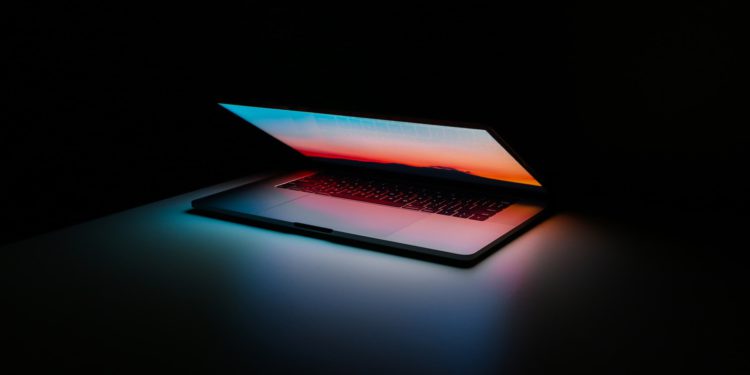 Foldable iPad/MacBook hybrid could use touchscreen keyboard