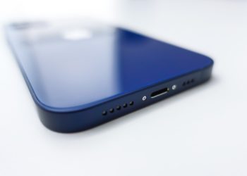iPhone 14 Pro Lightning port