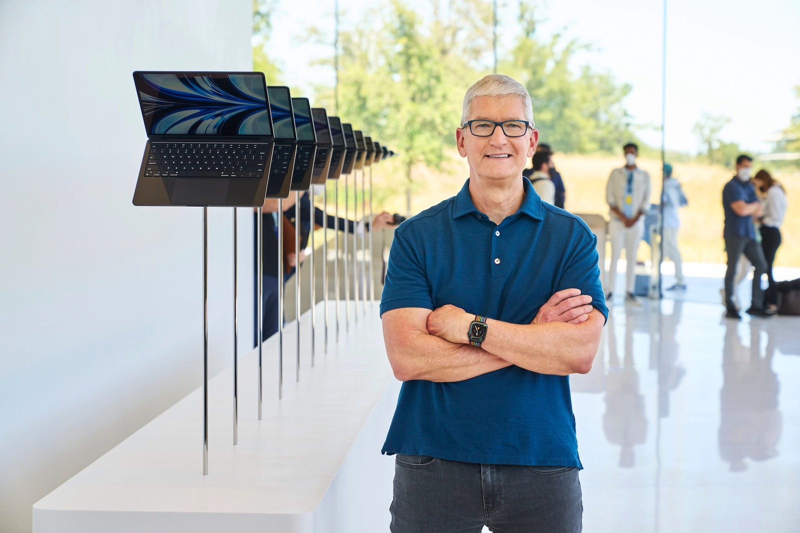 Tim Cook Apple 15.5 MacBook Air
