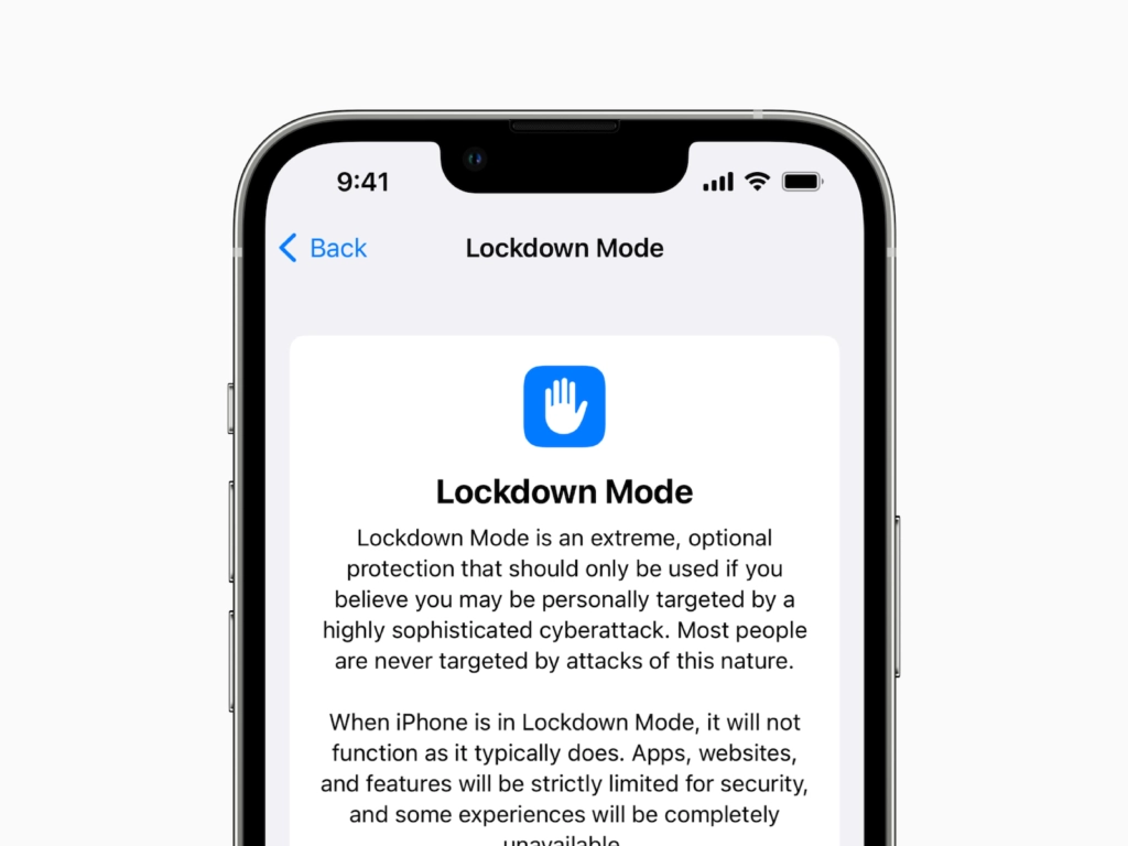 Apple iPhone mit aktiviertem Lockdown-Modus zum Schutz vor Cyberangriffen