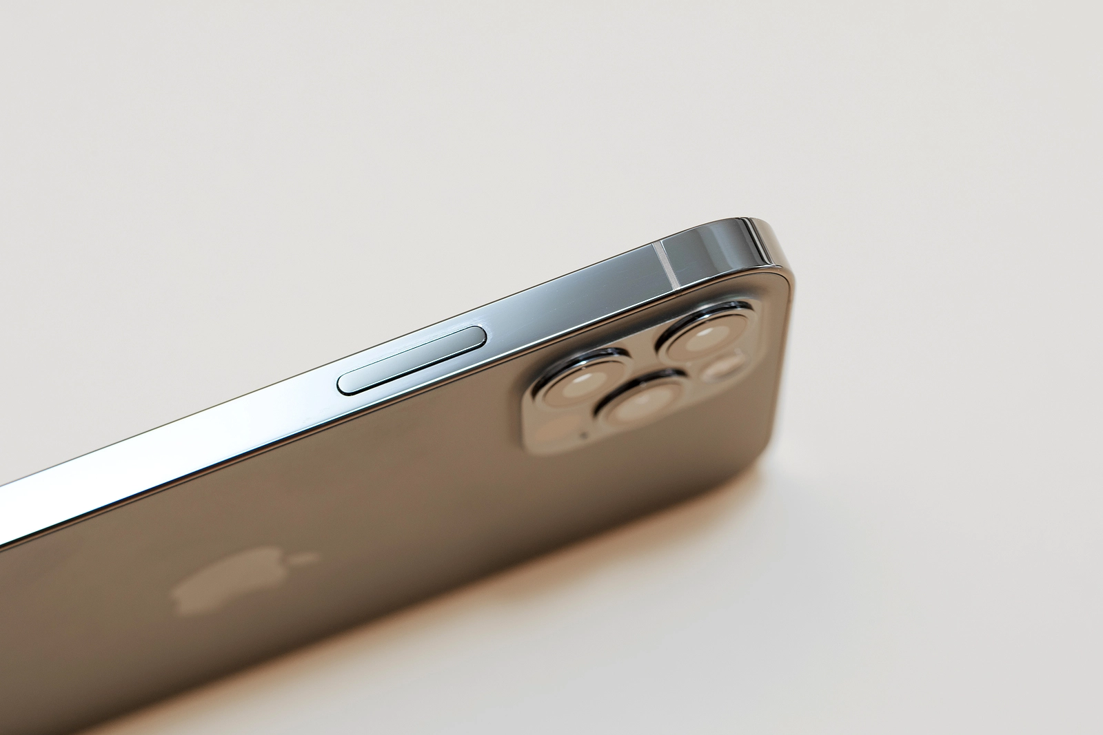 iPhone 15 Pro Tasten