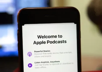 iOS 17 iOS 16.4 Podcasts-App CarPlay