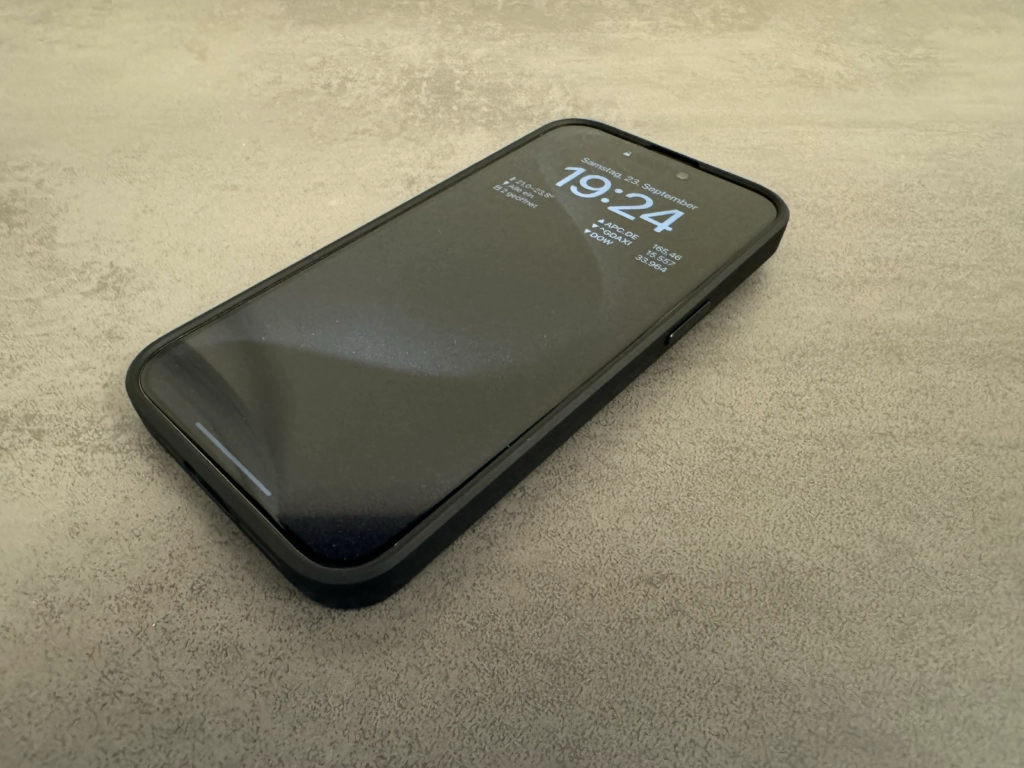 Pitaka MagEZ Case Pro 4 Hülle für das iPhone 15 mit Rundum-Schutz