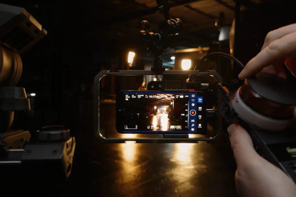 iPhone 15 Pro Max mit Blackmagic Camera App beim Scary Fast Apple Event