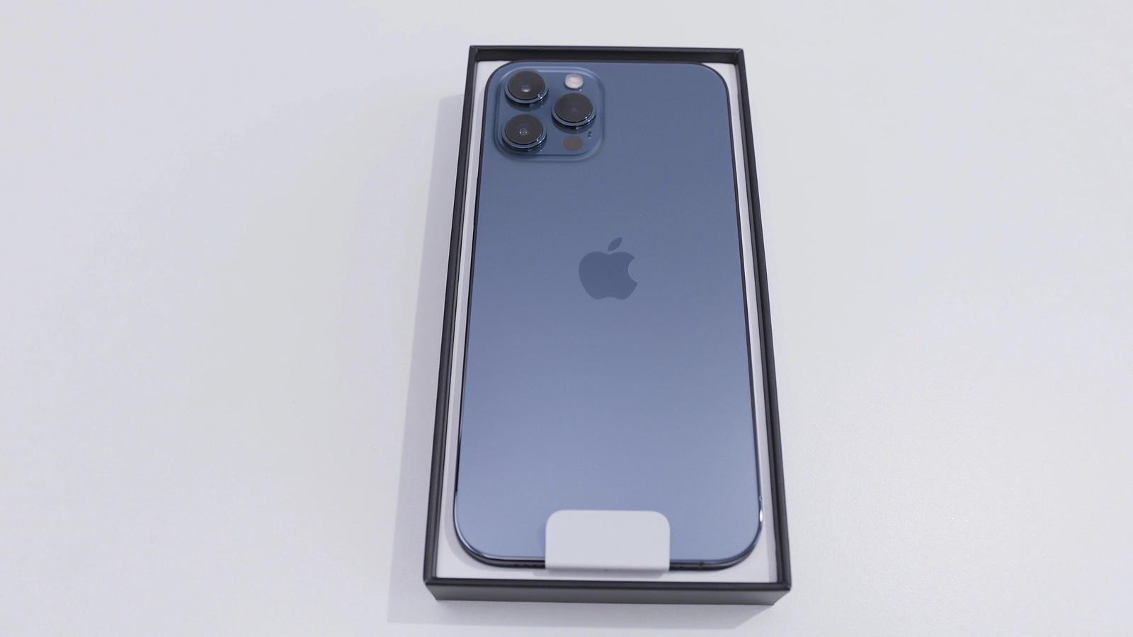 iPhone 16 Apple