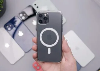 iPhone 16 MagSafe