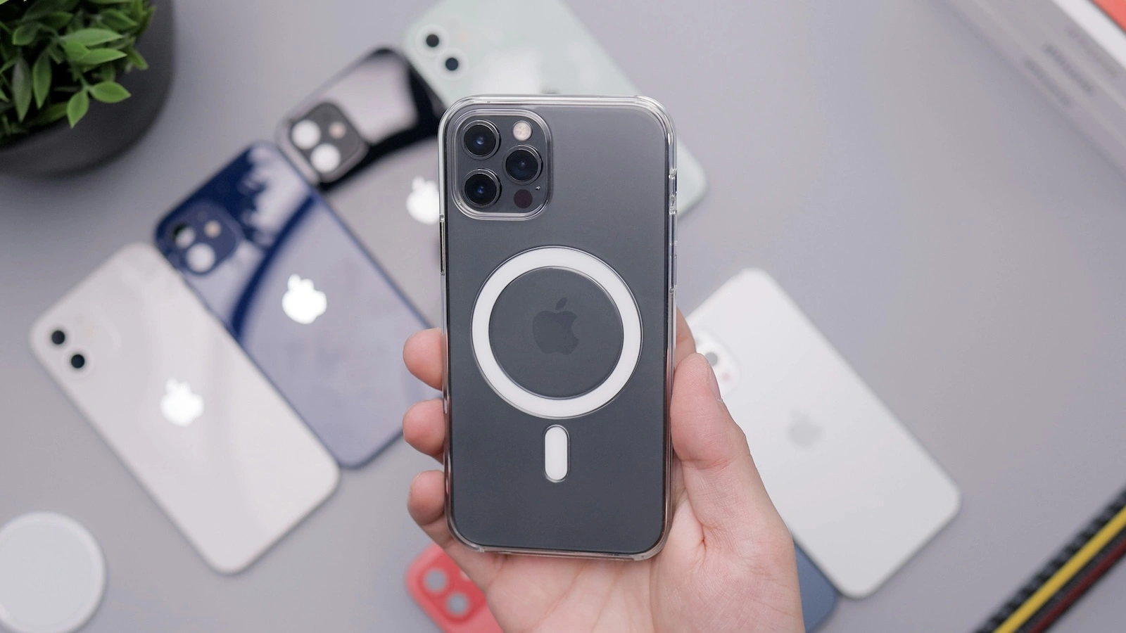 iPhone 16 MagSafe
