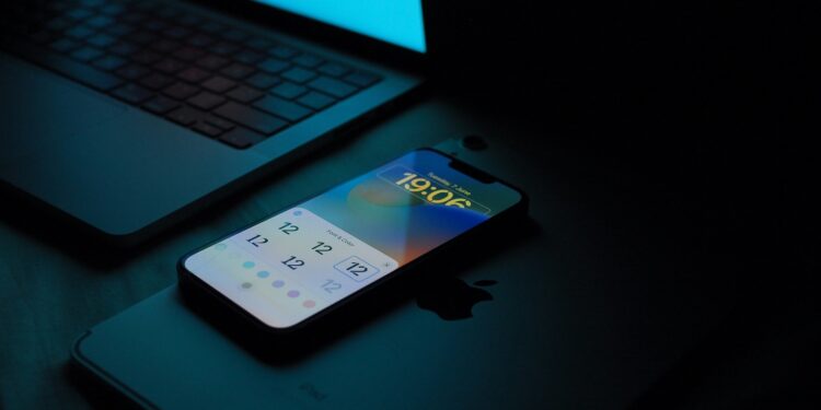 iOS 18 lock screen