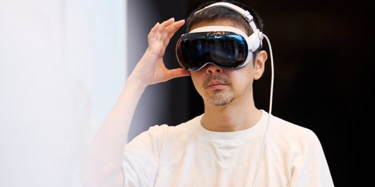 Apple Vision Pro head gestures