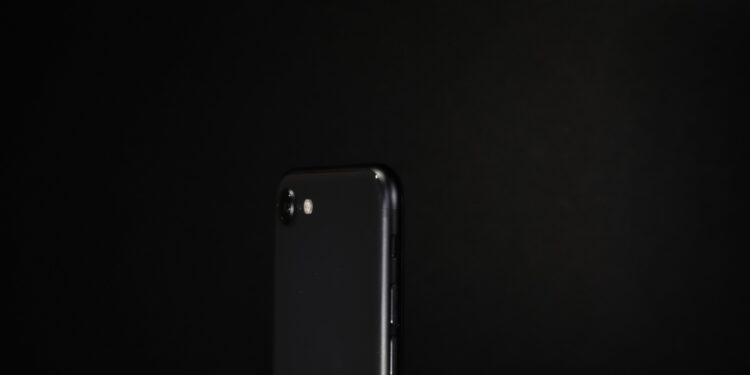 iPhone SE 4 Apple