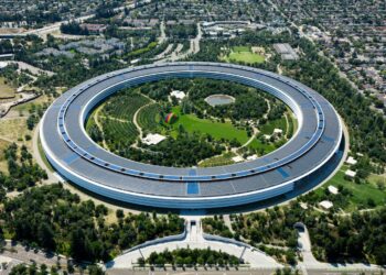 Apple CFO change