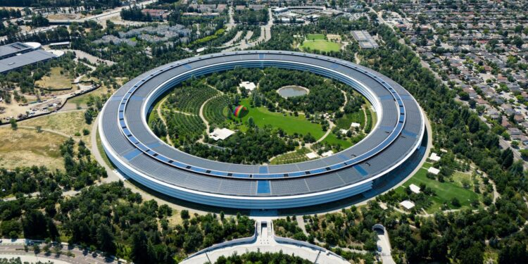 Apple CFO change
