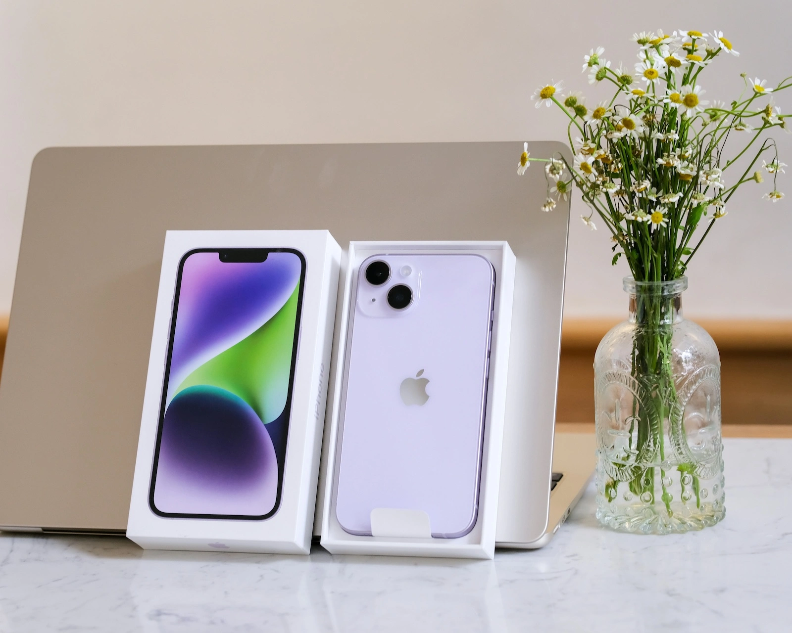 iPhone 14 iPhone SE 2