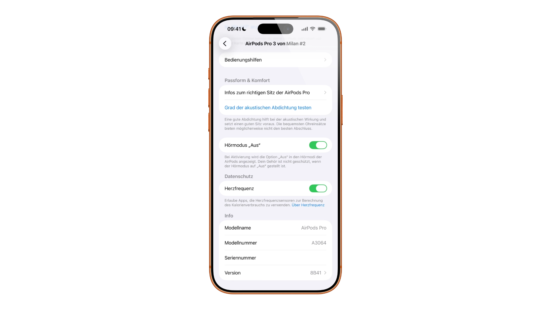 Bluetooth-Einstellungen am iPhone mit der Info-Ansicht der AirPods und der angezeigten AirPods Firmware