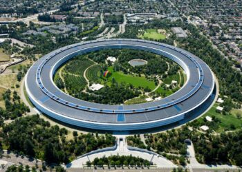 Apple CFO change