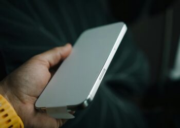 iPhone 17 leaks