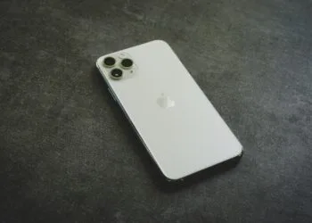 iOS 18.4 Beta 2 Apple