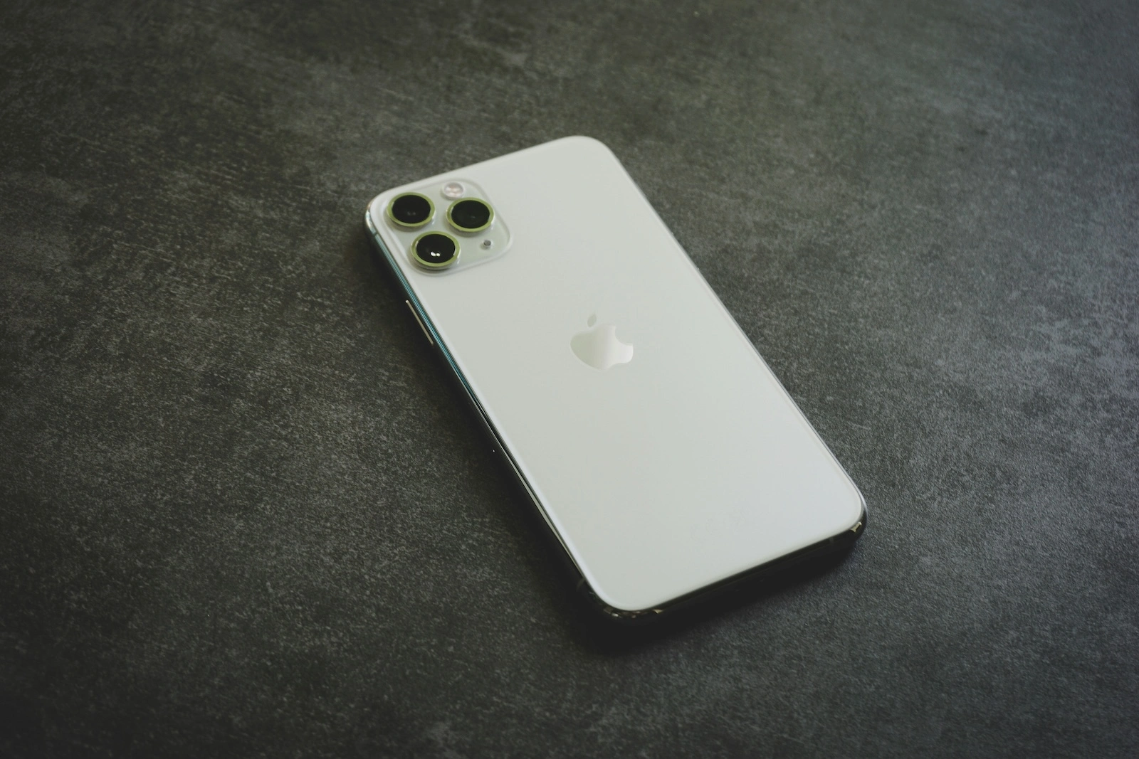 iOS 18.4 Beta 2 Apple