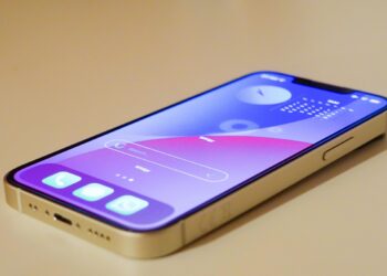 iPhone mini Apple