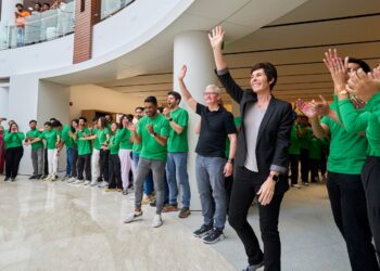 Apple Deirdre O'Brien