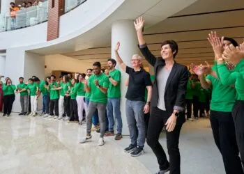 Apple Deirdre O’Brien