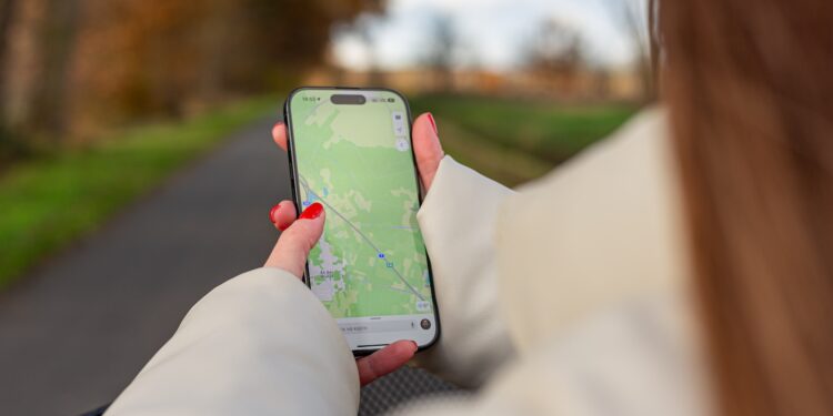 Use Apple Maps offline maps