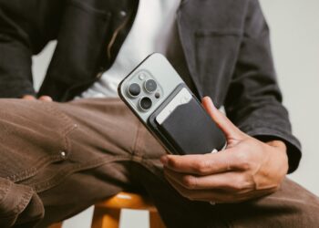 Nomad Leather Mag Wallet