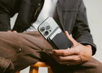 Nomad Leather Mag Wallet