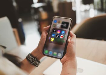 iPhone Apple