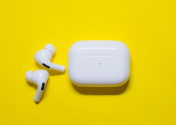 iOS 26 AirPods