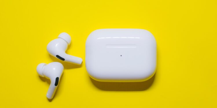 iOS 26 AirPods
