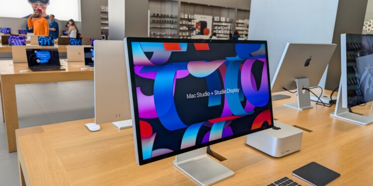 Apple Studio Display 2026