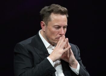 Apple Elon Musk
